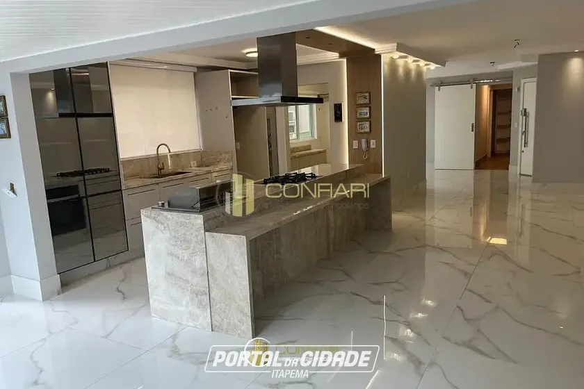Apartamento &agrave; venda - 235m&sup2; - Meia Praia