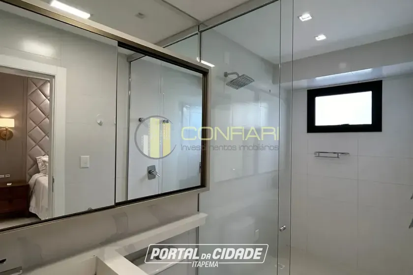 Apartamento &agrave; venda - 180m&sup2; - Meia Praia