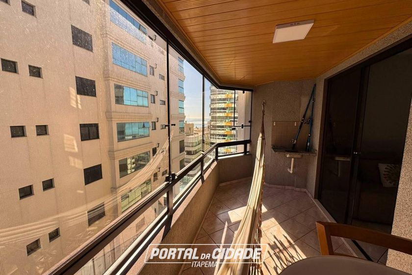 Apartamento &agrave; venda - 137m&sup2; - Meia Praia