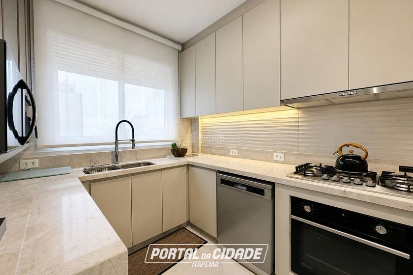 Apartamento &agrave; venda - 145m&sup2; - Meia Praia