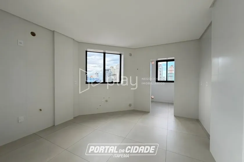 Apartamento &agrave; venda - 141m&sup2; - Meia Praia