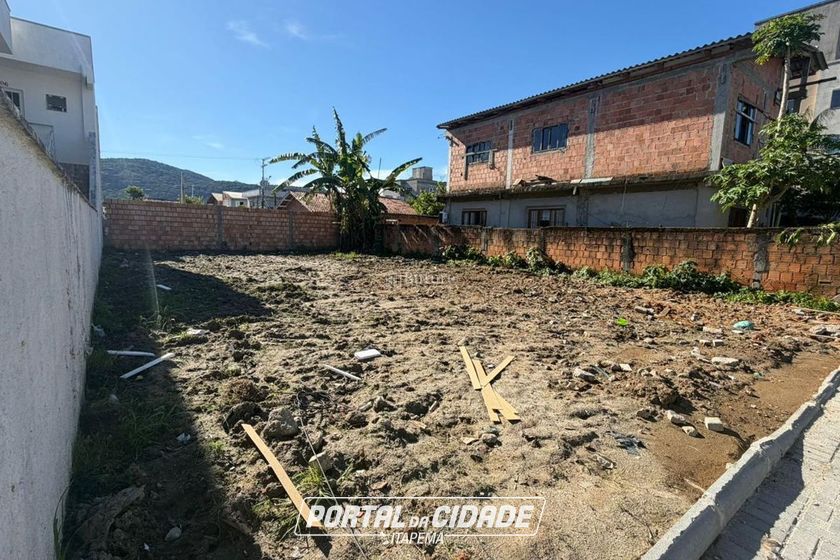 Terreno &agrave; venda - 272m&sup2; - Morretes
