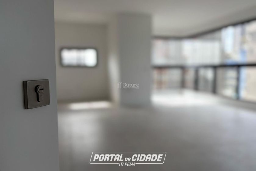Apartamento &agrave; venda - 132m&sup2; - Meia Praia