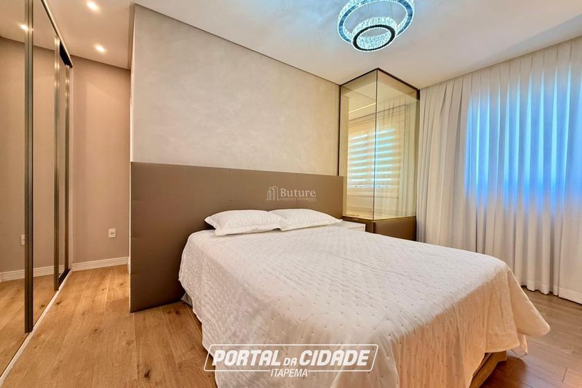 Apartamento &agrave; venda - 135m&sup2; - Meia Praia