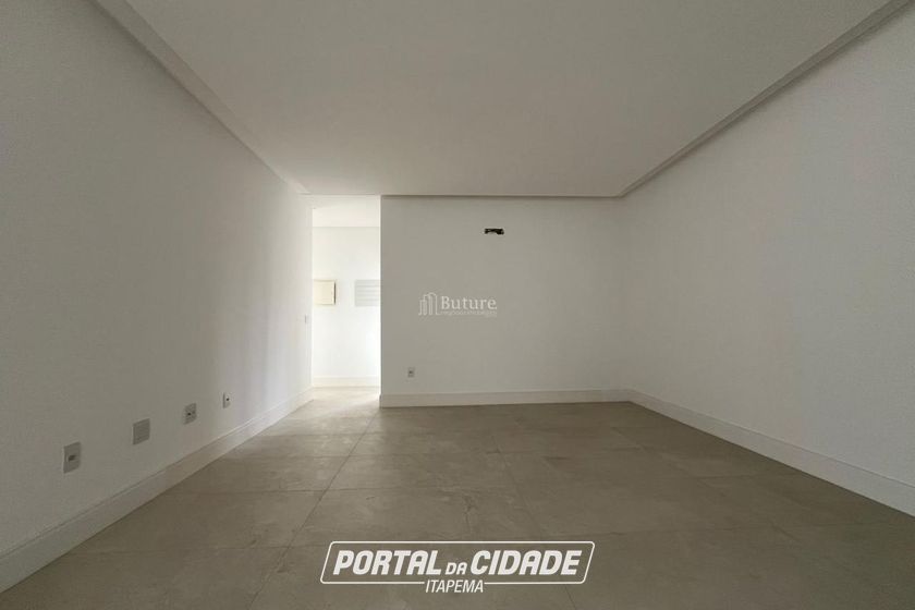 Apartamento &agrave; venda - 132m&sup2; - Meia Praia