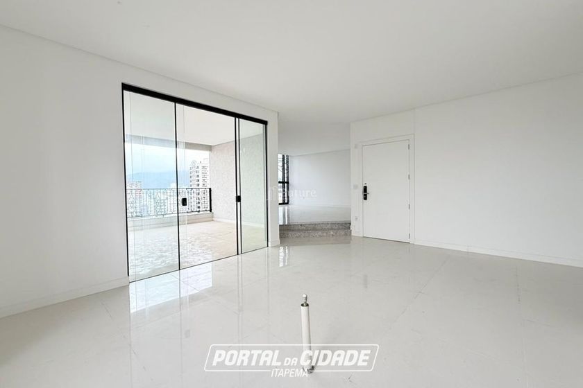 Apartamento &agrave; venda - 200m&sup2; - Meia Praia