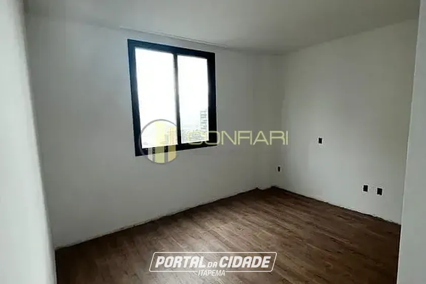 Apartamento &agrave; venda - 131m&sup2; - Meia Praia