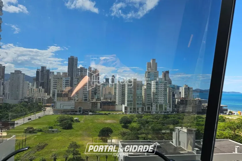 Apartamento &agrave; venda - 127m&sup2; - Meia Praia