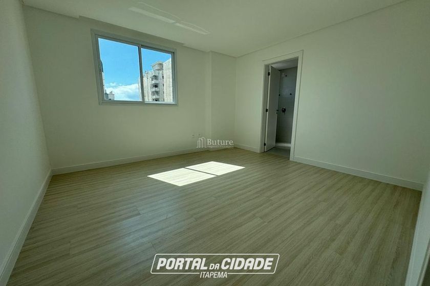 Apartamento &agrave; venda - 130m&sup2; - Meia Praia