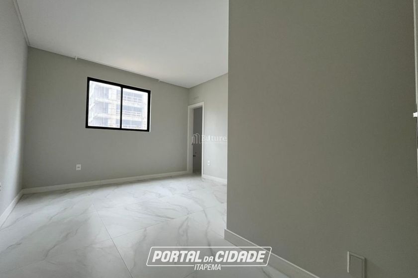 Apartamento &agrave; venda - 125m&sup2; - Meia Praia