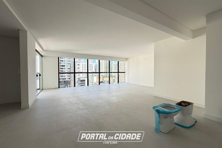 Apartamento &agrave; venda - 140m&sup2; - Meia Praia
