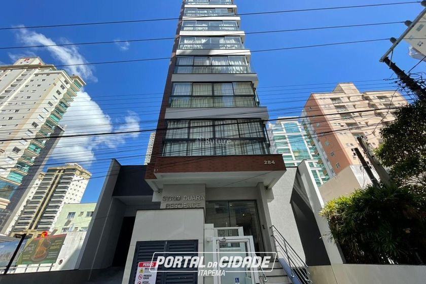 Apartamento &agrave; venda - 102m&sup2; - Meia Praia