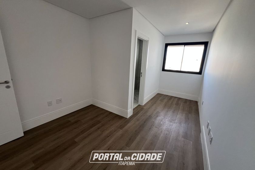 Apartamento &agrave; venda - 185m&sup2; - Meia Praia