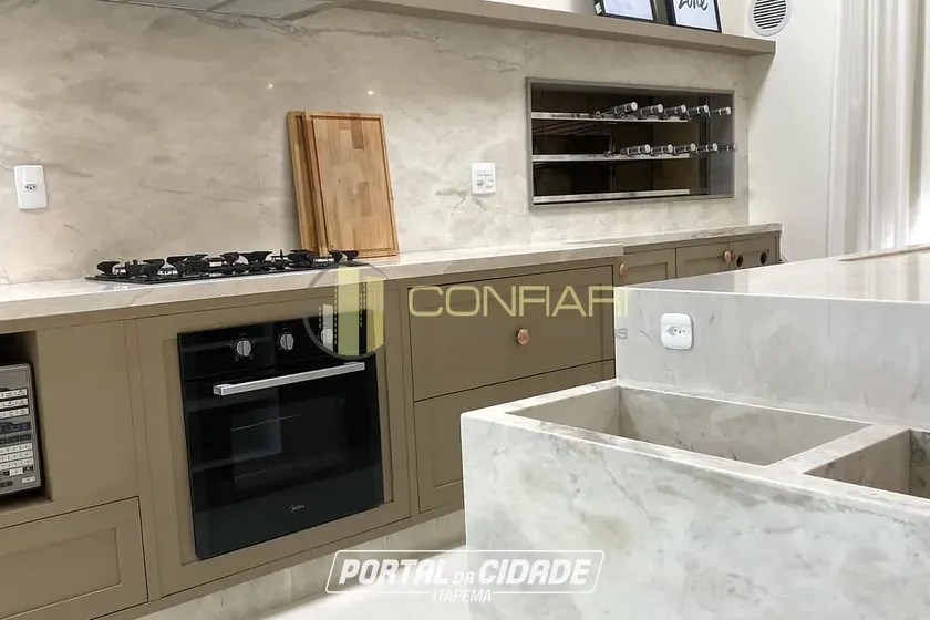Apartamento &agrave; venda - 164m&sup2; - Meia Praia