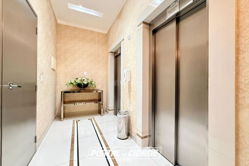 Apartamento &agrave; venda - 121m&sup2; - Meia Praia
