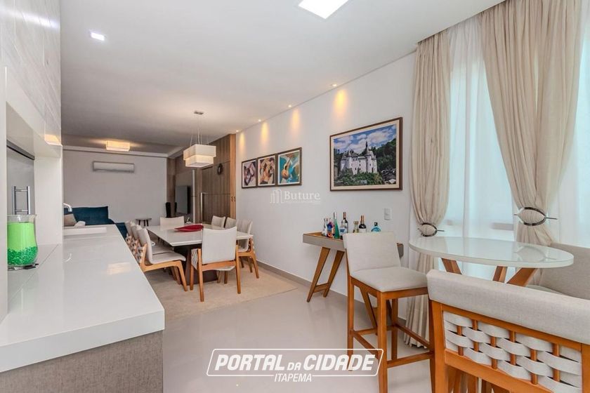 Apartamento &agrave; venda - 135m&sup2; - Meia Praia