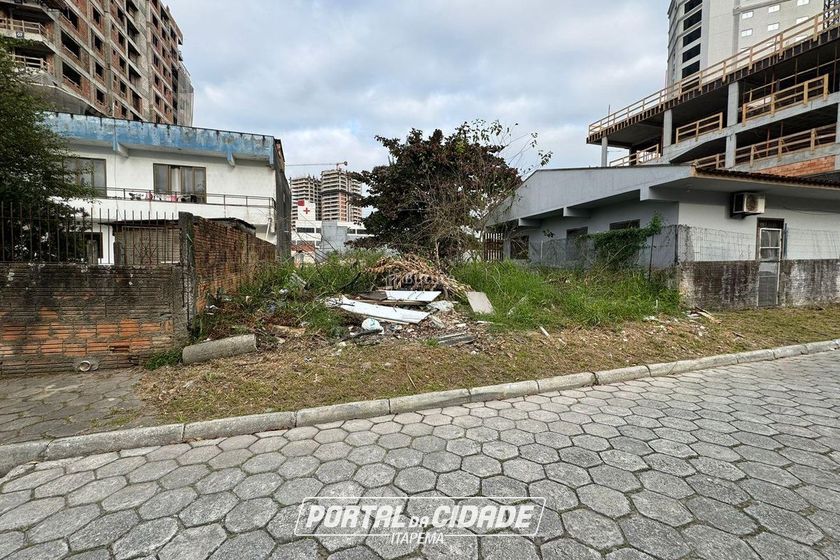Terreno &agrave; venda - 261m&sup2; - Andorinha