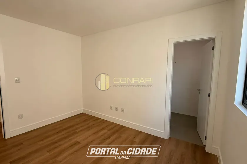 Apartamento &agrave; venda - 103m&sup2; - Meia Praia