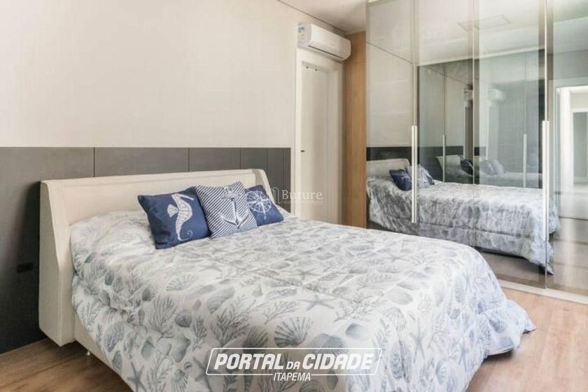 Apartamento &agrave; venda - 102m&sup2; - Meia Praia