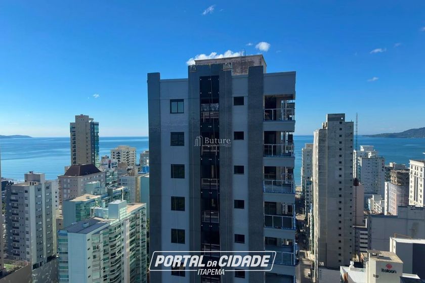 Apartamento &agrave; venda - 129m&sup2; - Meia Praia