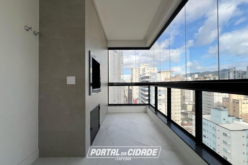 Apartamento &agrave; venda - 129m&sup2; - Meia Praia