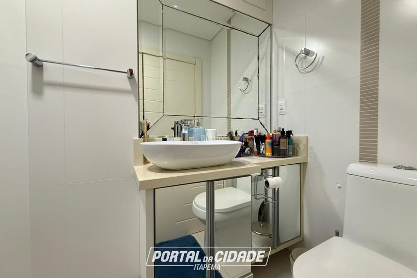 Apartamento &agrave; venda - 107m&sup2; - Meia Praia