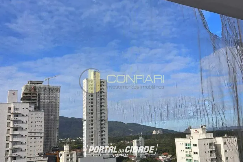 Apartamento &agrave; venda - 120m&sup2; - Meia praia