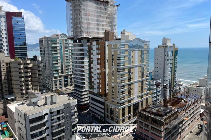Apartamento &agrave; venda - 229m&sup2; - Meia Praia