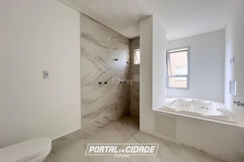 Apartamento &agrave; venda - 217m&sup2; - Meia Praia