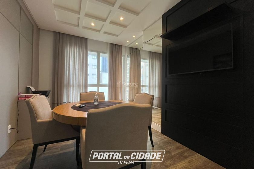 Apartamento &agrave; venda - 132m&sup2; - Meia Praia