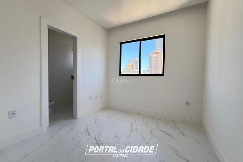 Apartamento &agrave; venda - 129m&sup2; - Meia Praia