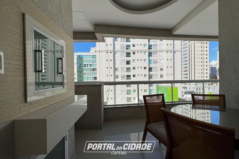 Apartamento &agrave; venda - 137m&sup2; - Meia Praia