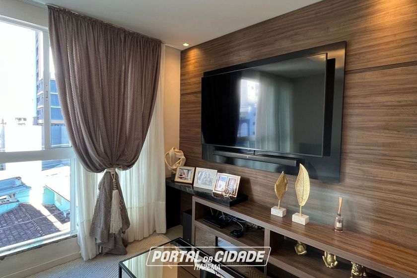 Apartamento &agrave; venda - 120m&sup2; - Meia Praia
