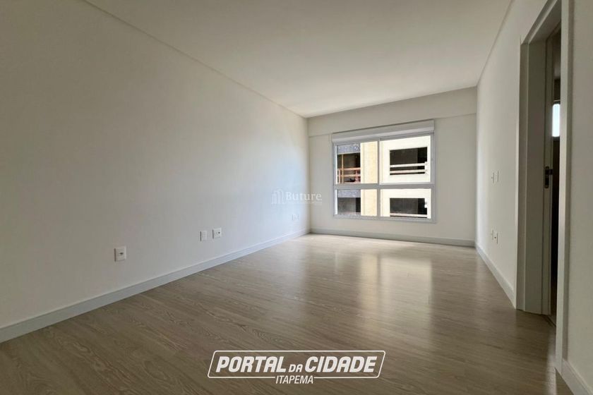Apartamento &agrave; venda - 180m&sup2; - Meia Praia