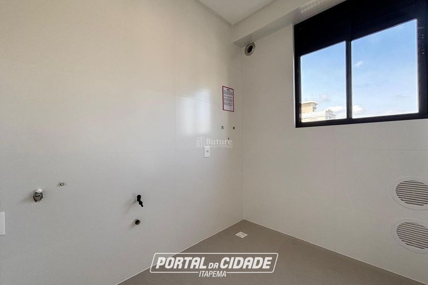 Apartamento &agrave; venda - 130m&sup2; - Meia Praia