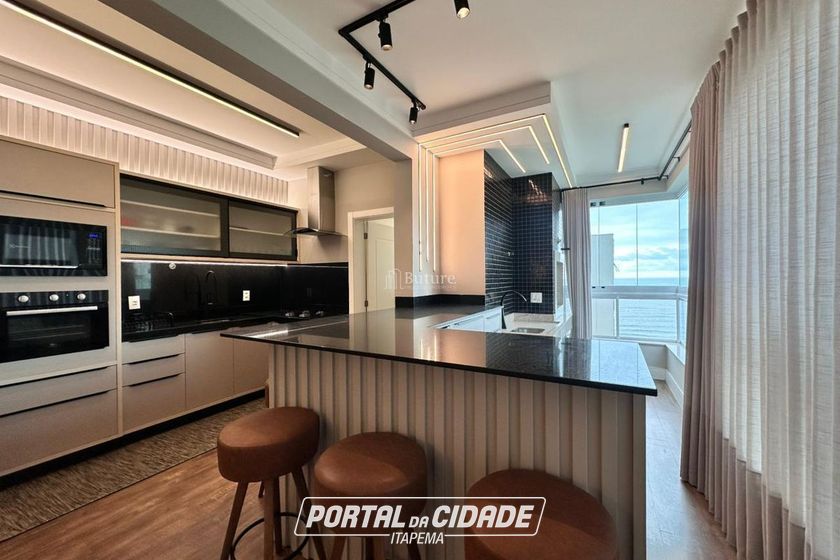 Apartamento &agrave; venda - 130m&sup2; - Meia Praia