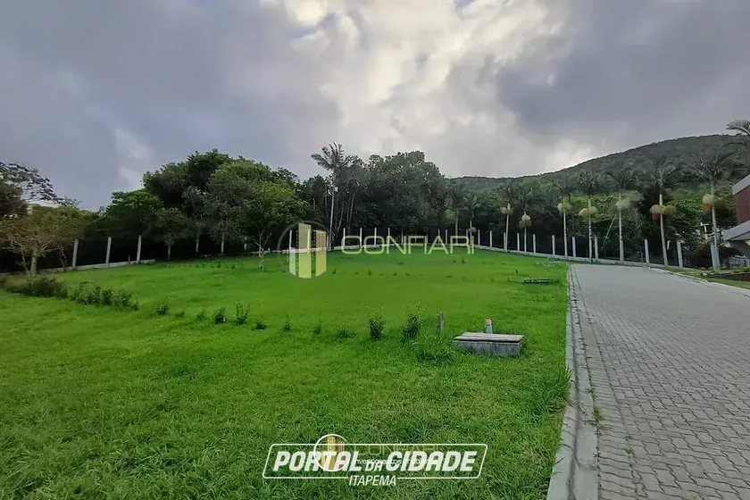 Terreno &agrave; venda - 388m&sup2; - Taquaras