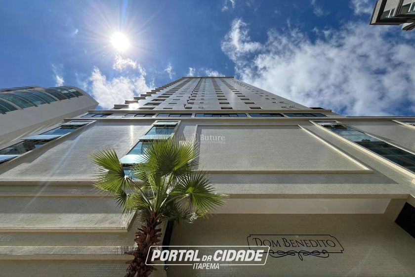 Apartamento &agrave; venda - 137m&sup2; - Meia Praia