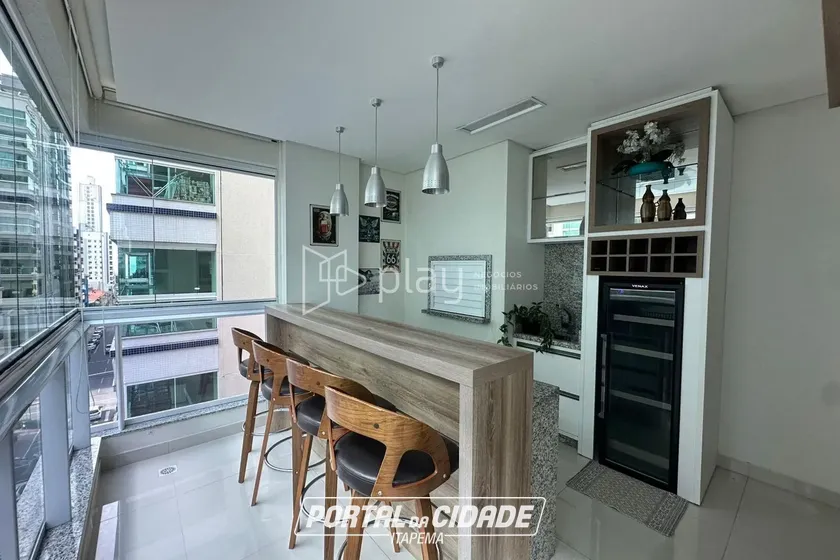 Apartamento &agrave; venda - 134m&sup2; - Meia Praia