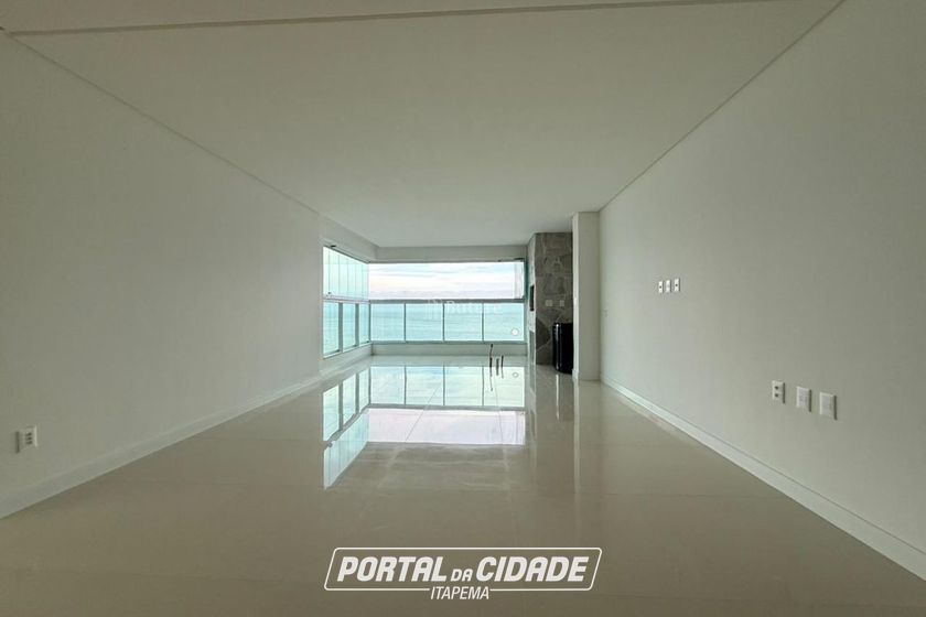 Apartamento &agrave; venda - 213m&sup2; - Meia Praia