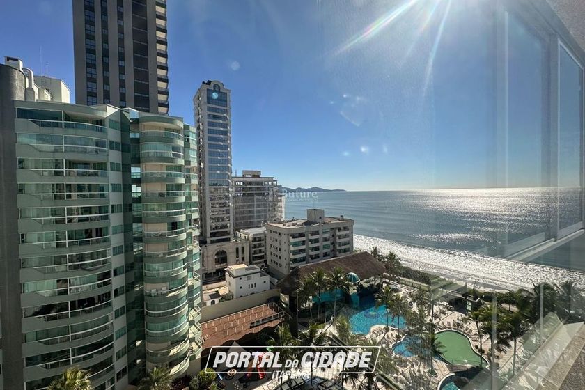 Apartamento &agrave; venda - 137m&sup2; - Meia Praia