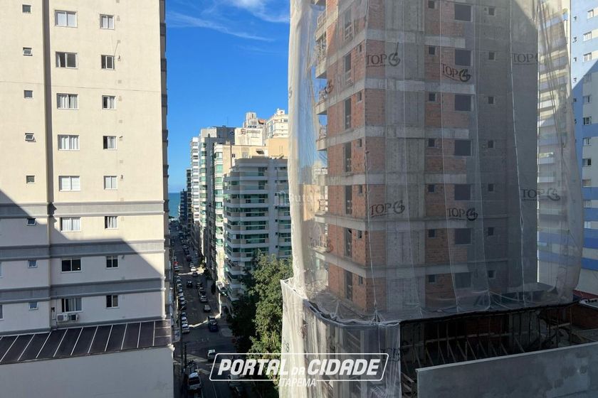 Apartamento &agrave; venda - 132m&sup2; - Meia Praia