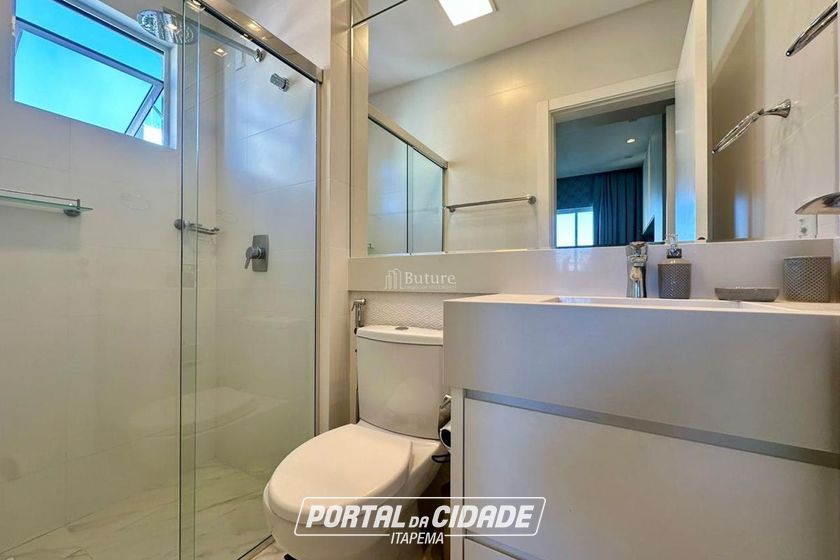Apartamento &agrave; venda - 137m&sup2; - Meia Praia