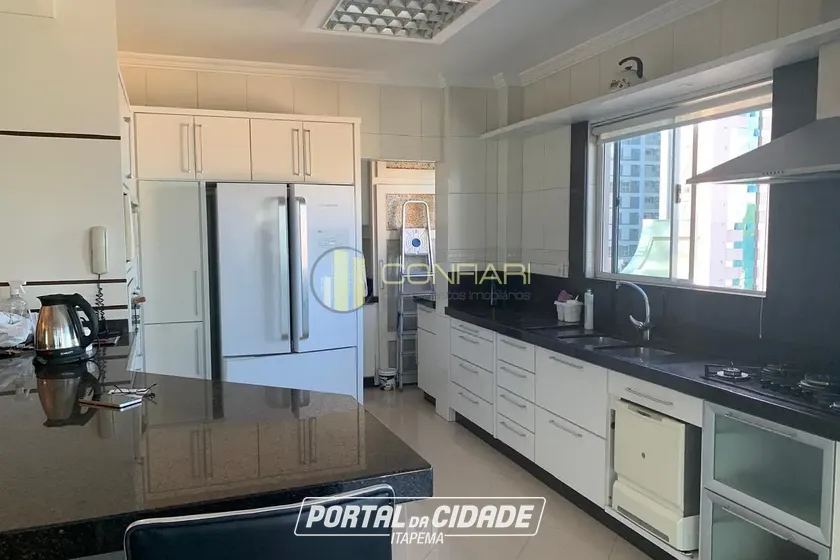 Apartamento &agrave; venda - 206m&sup2; - Meia Praia