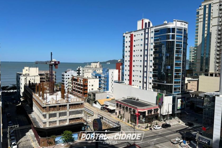Apartamento &agrave; venda - 196m&sup2; - Meia Praia