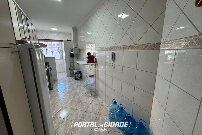 Apartamento &agrave; venda - 137m&sup2; - Meia Praia