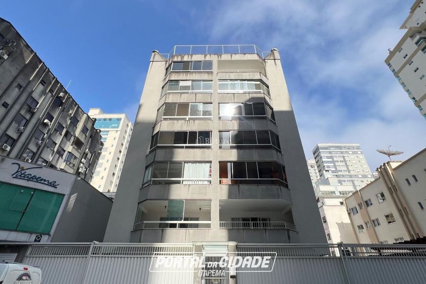 Apartamento &agrave; venda - 140m&sup2; - Meia Praia