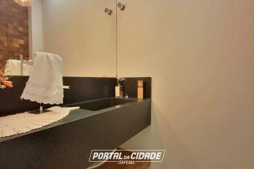 Apartamento para alugar - 132m&sup2; - Meia Praia