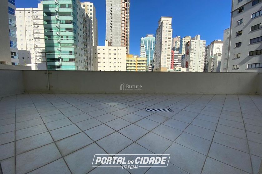 Apartamento &agrave; venda - 143m&sup2; - Meia Praia