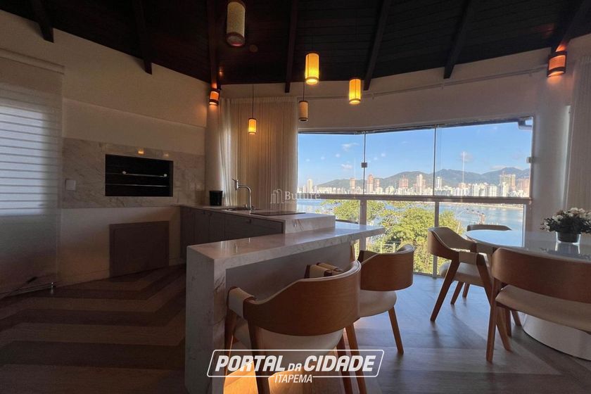 Casa &agrave; venda - 200m&sup2; - Canto da Praia